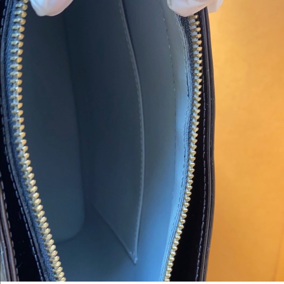 Authentic Louis Vuitton Houston Vernis Tote Bag Excl.1680$ - Picture 4 of 6